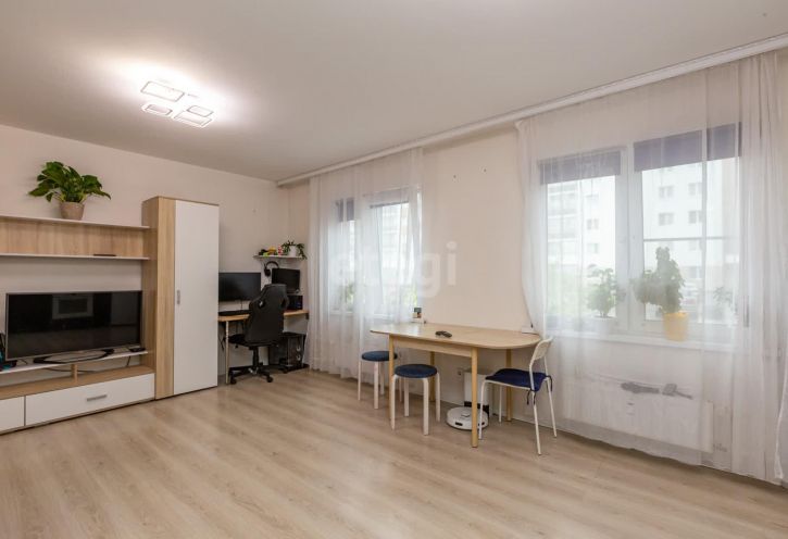 2-комн квартира Широкореченская улица