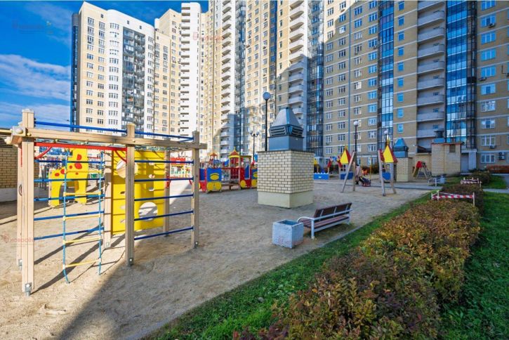 3-комн квартира 8 Марта 190