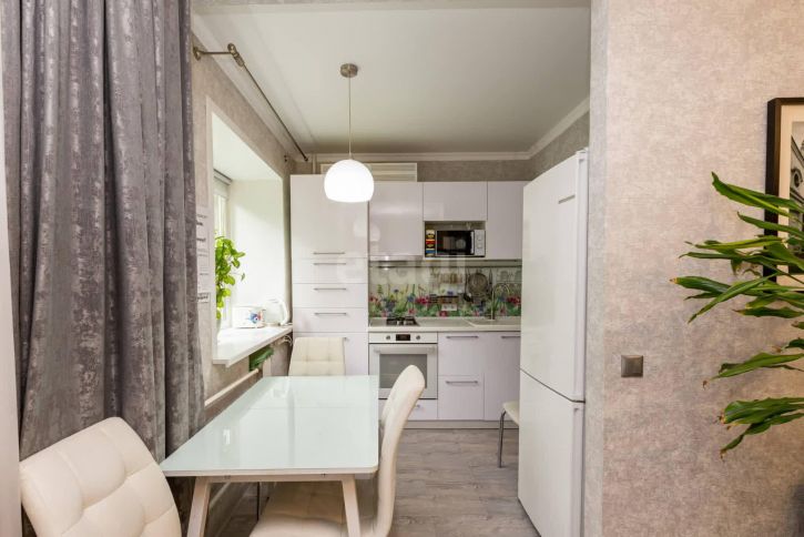 3-комн квартира улица Бажова