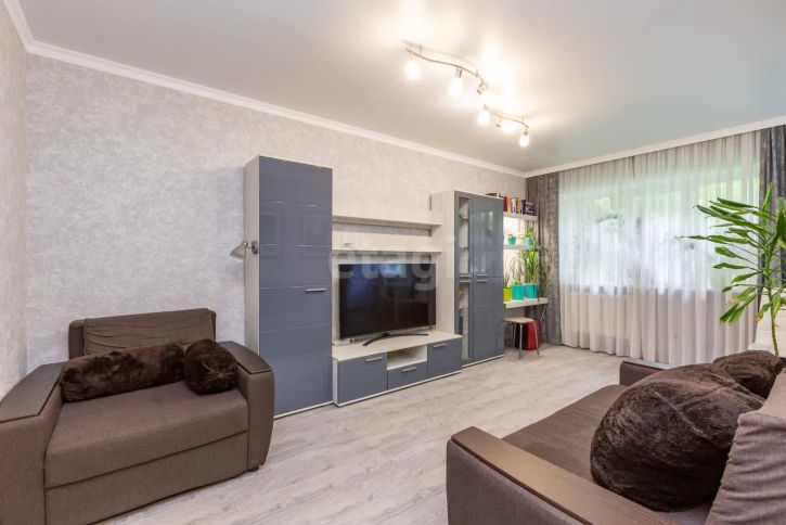 3-комн квартира улица Бажова