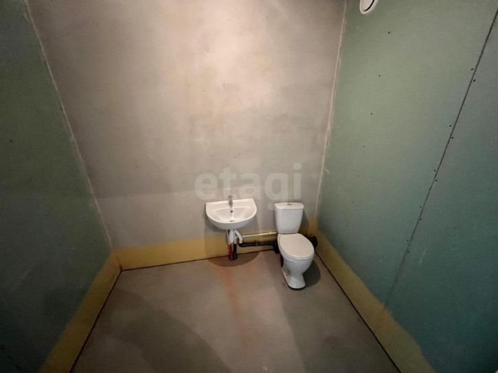 4-комн квартира улица Академика Ландау