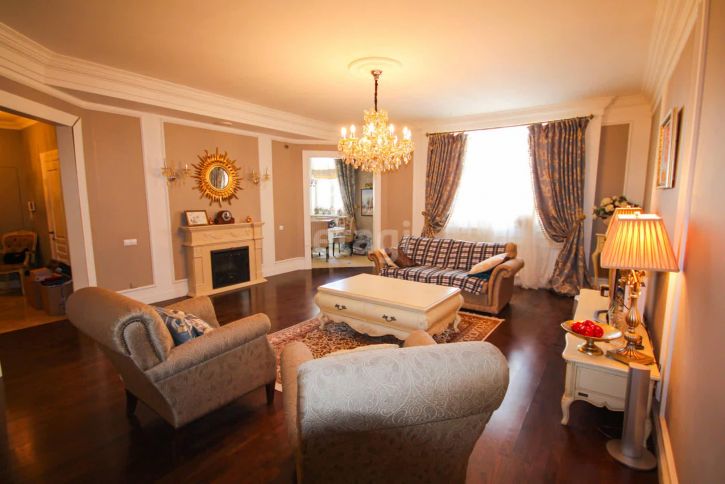 4-комн квартира улица Белинского