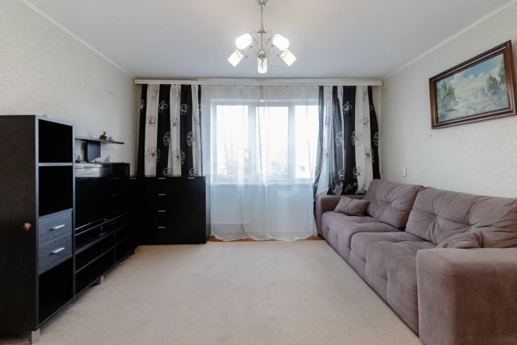 3-комн квартира улица Академика Бардина