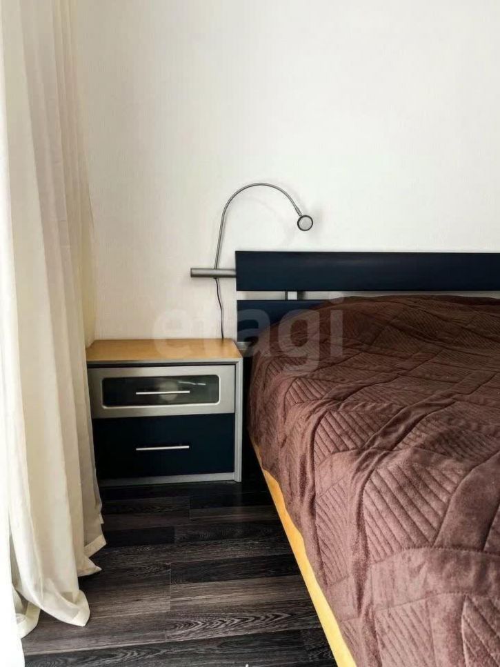 2-комн квартира улица Академика Ландау