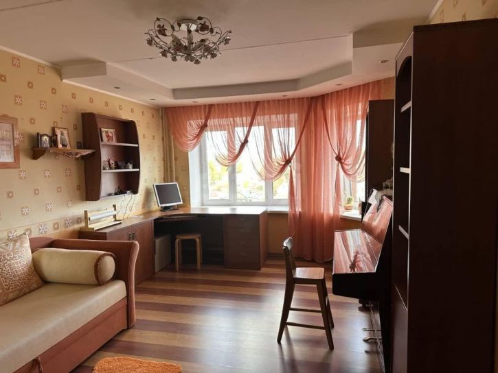 3-комн квартира Бисертская улица