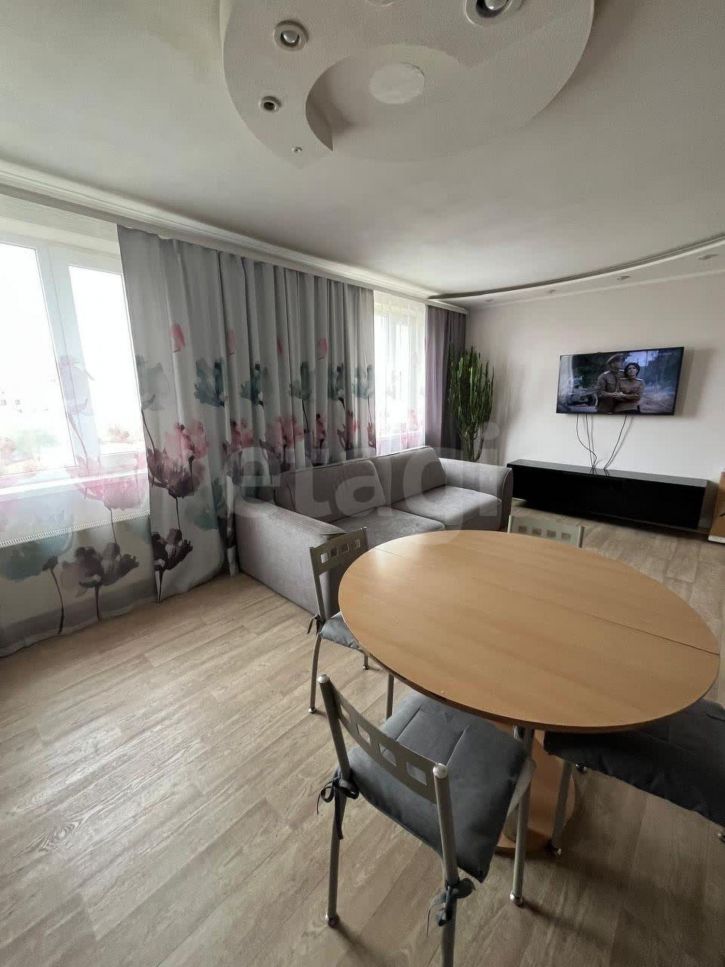 3-комн квартира Хрустальная улица