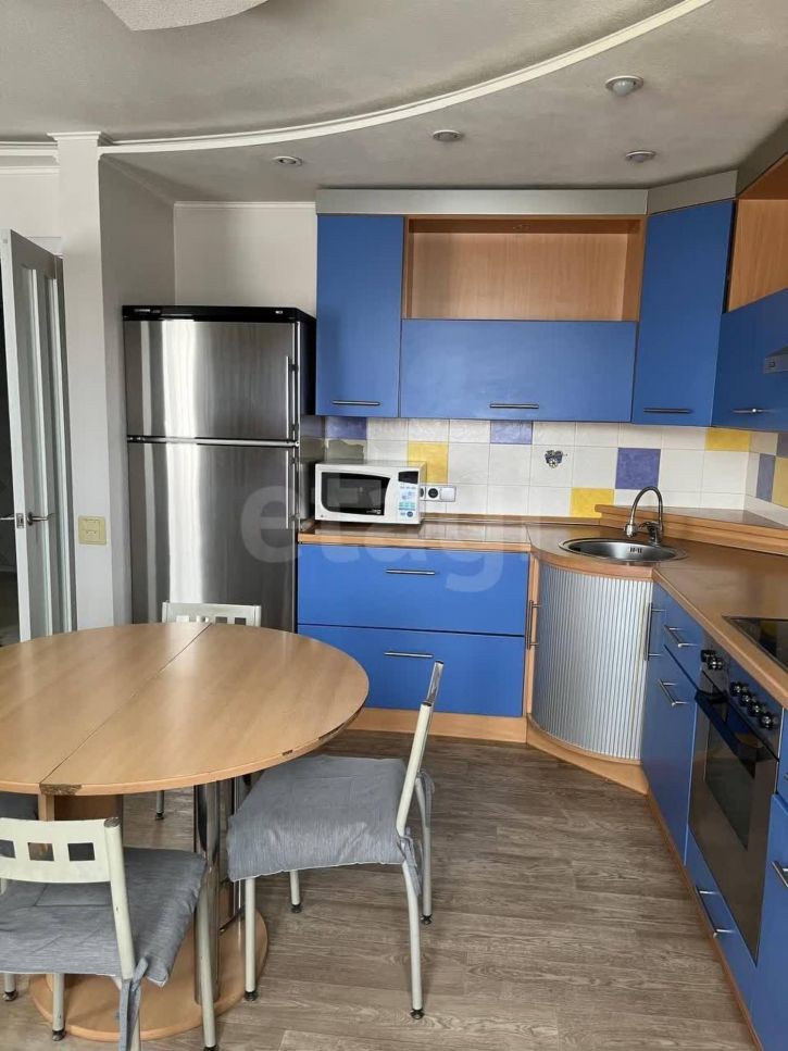 3-комн квартира Хрустальная улица