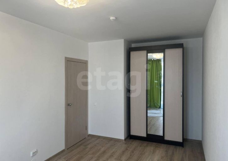 1-комн квартира улица Академика Ландау