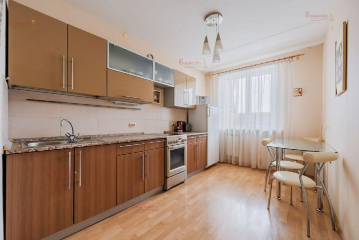 2-комн квартира Учителей 20