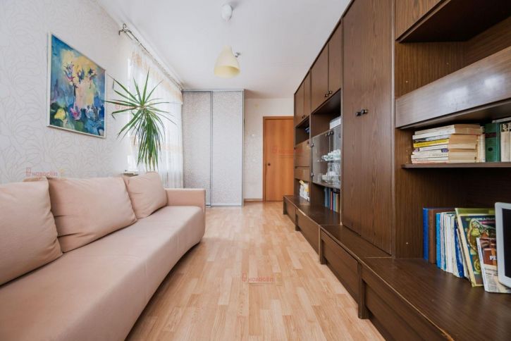 2-комн квартира Учителей 20