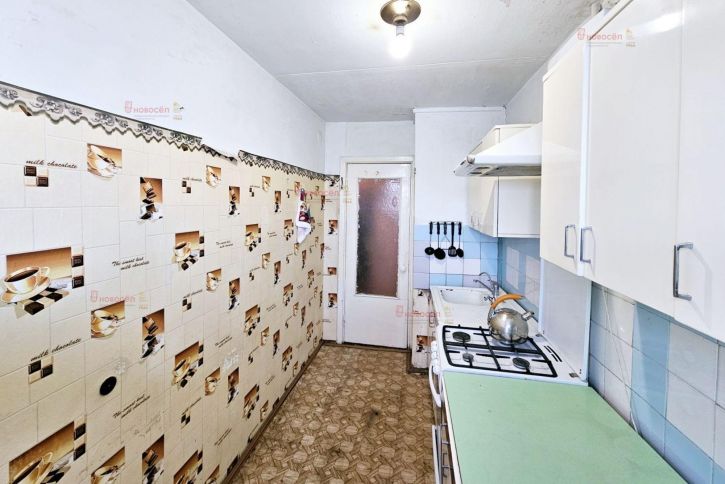 4-комн квартира Латвийская 42