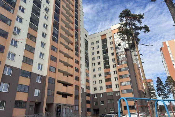 3-комн квартира Кунарская 36