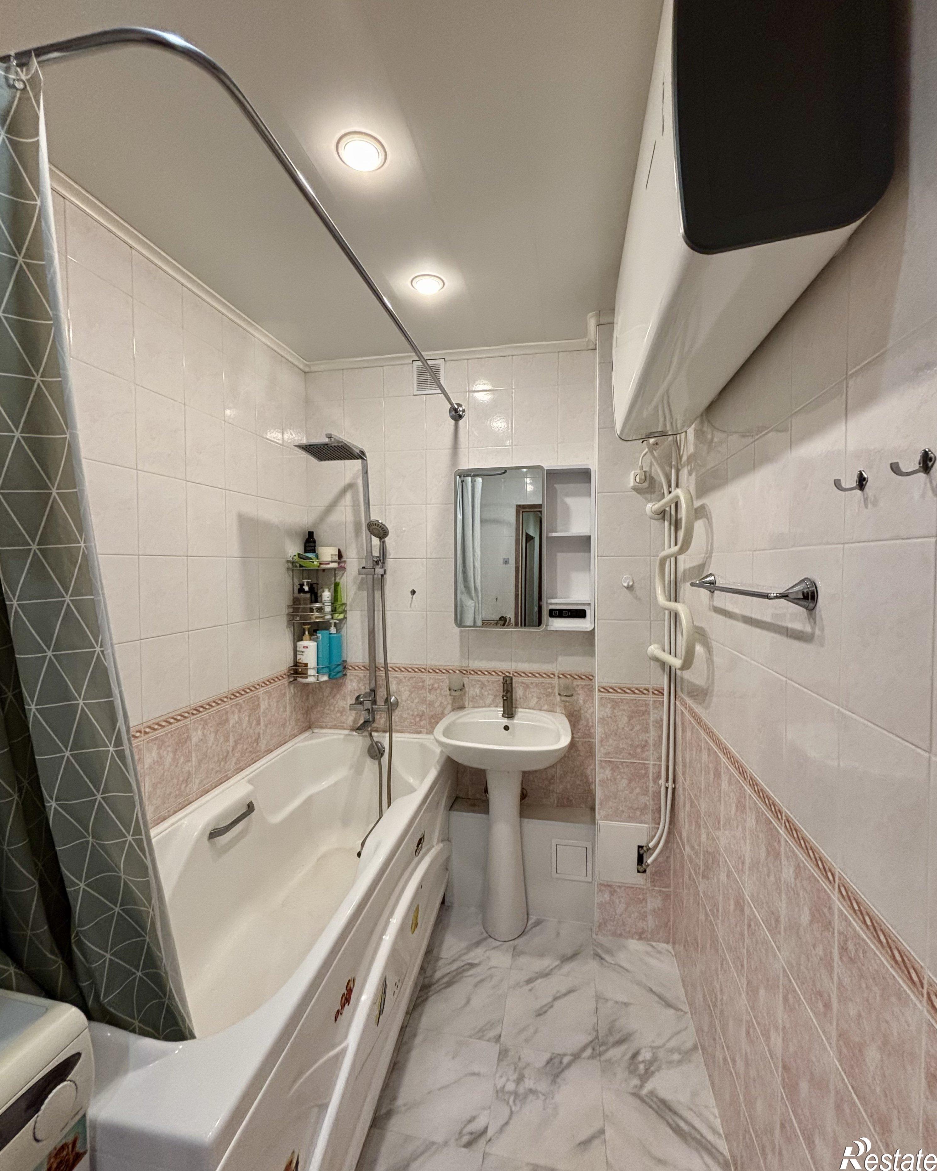 Купить квартиру за 12 300 000 рублей на Большакова, 97