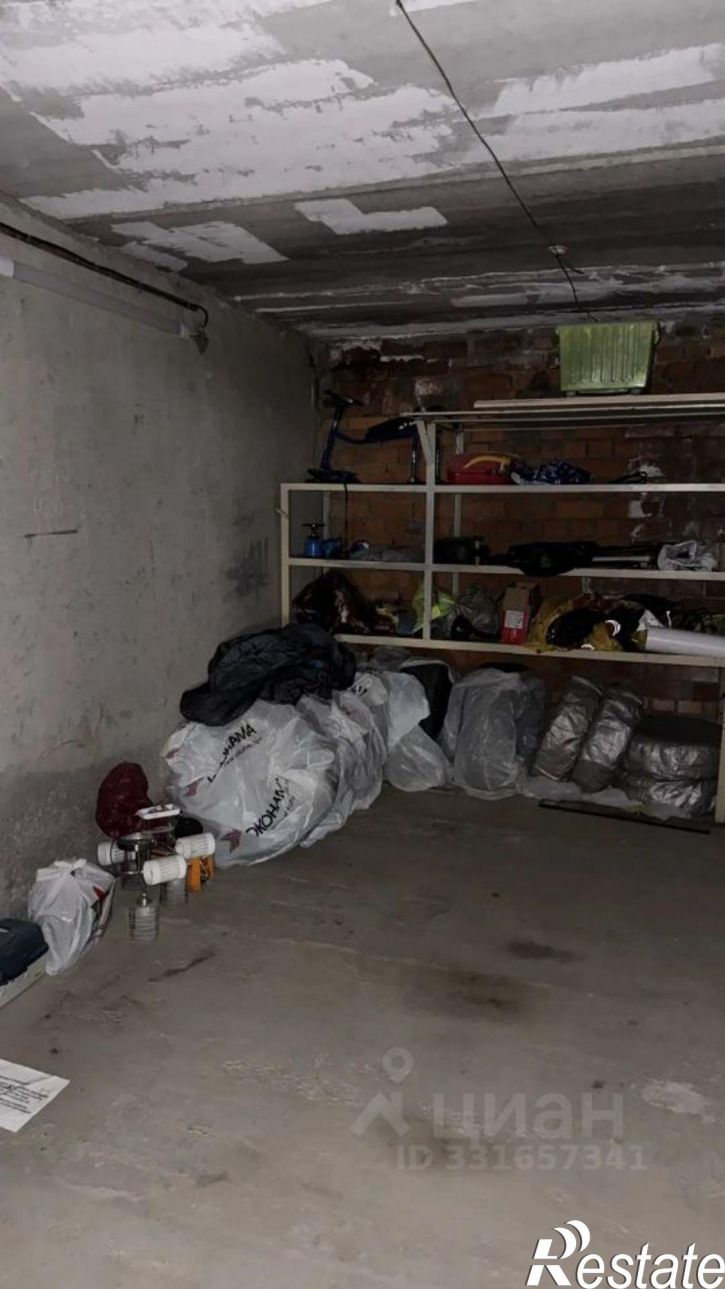 Гараж/парковка ул Крестинского, 42,  д. 42