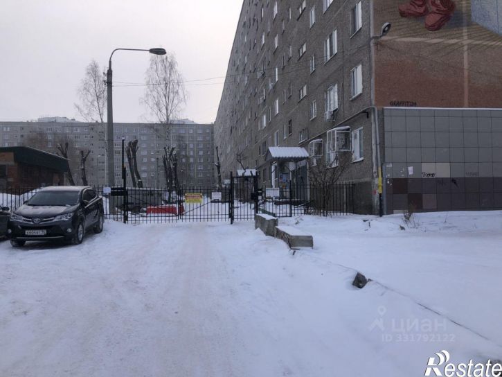 3-комн квартира ул Старых Большевиков, 52,  д. 52