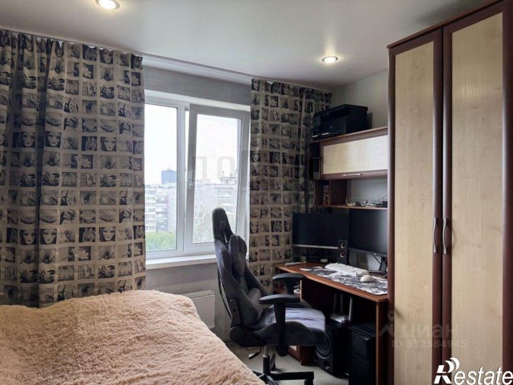 3-комн квартира ул Большакова, 20,  д. 20