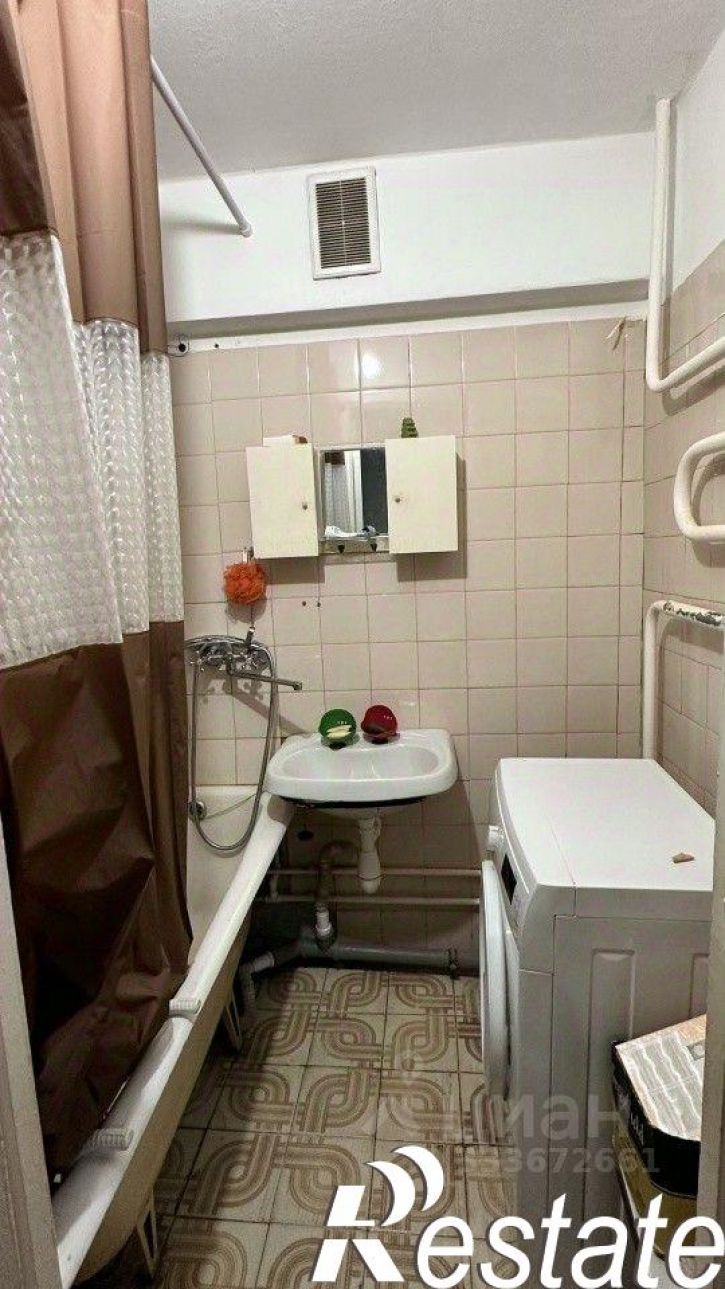 2-комн квартира улица Уральских Рабочих, 42,  д. 42