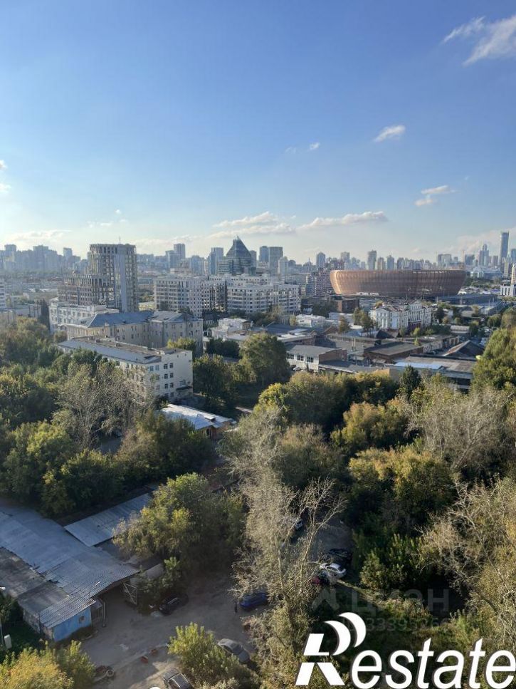 3-комн квартира улица Большакова, 66,  д. 66