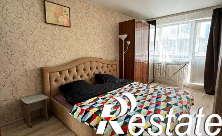 4-комн квартира улица Луначарского, 21,  д. 21