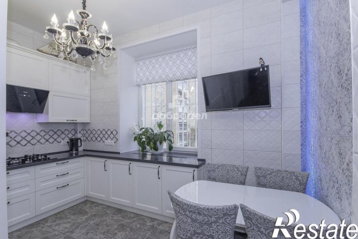 5-комн квартира ул. Азина,42