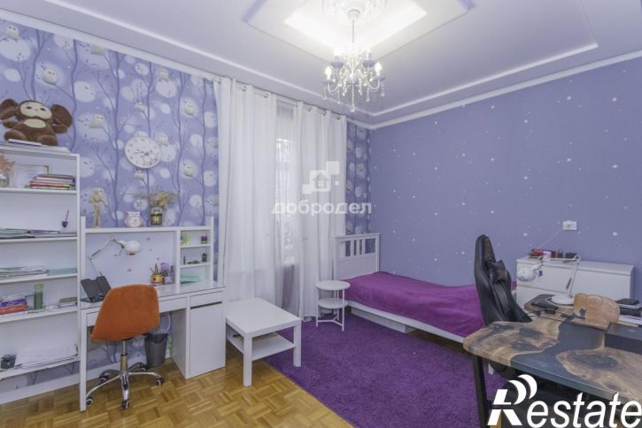 5-комн квартира ул. Азина,42
