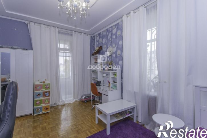 5-комн квартира ул. Азина,42