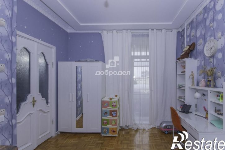 5-комн квартира ул. Азина,42