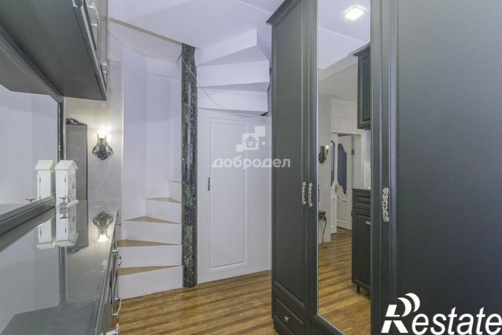 5-комн квартира ул. Азина,42