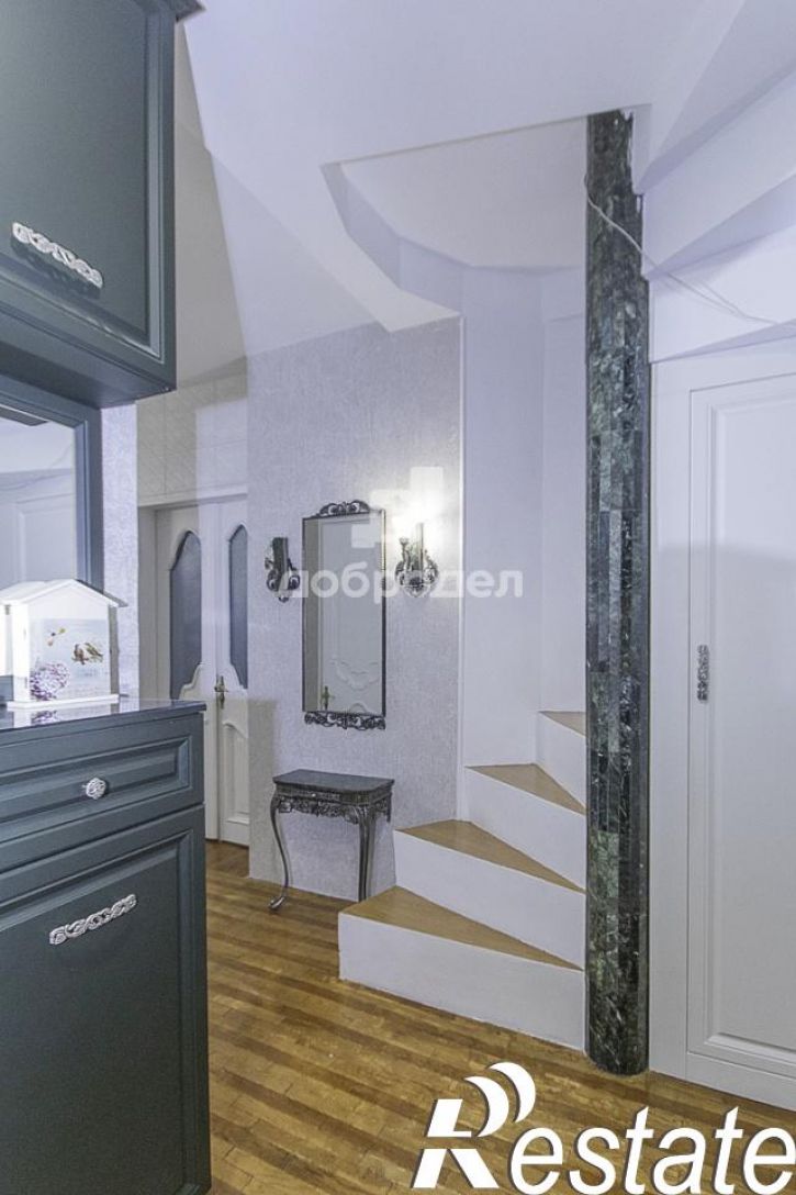 5-комн квартира ул. Азина,42