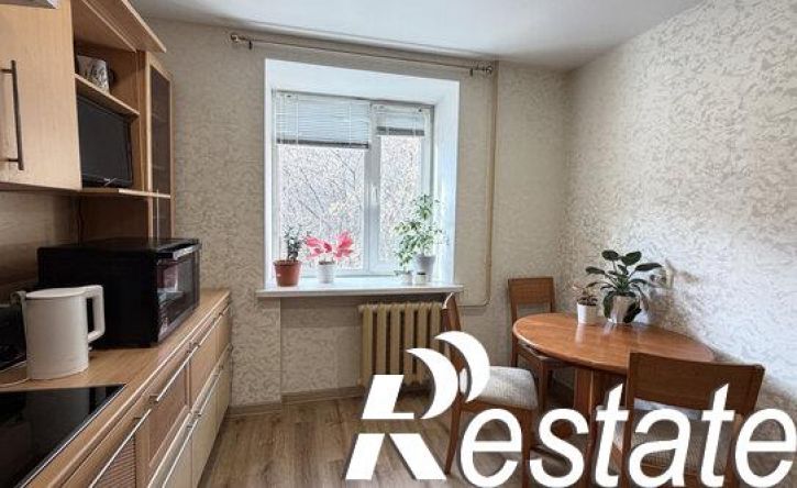 3-комн квартира улица Большакова, 97,  д. 97